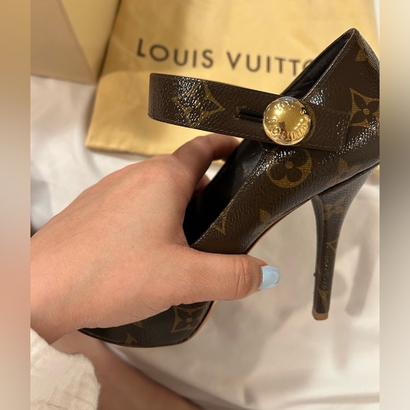 Louis Vuitton monogram (authentic) peep toe heel w/ Gold LV button - Picture 9 of 14